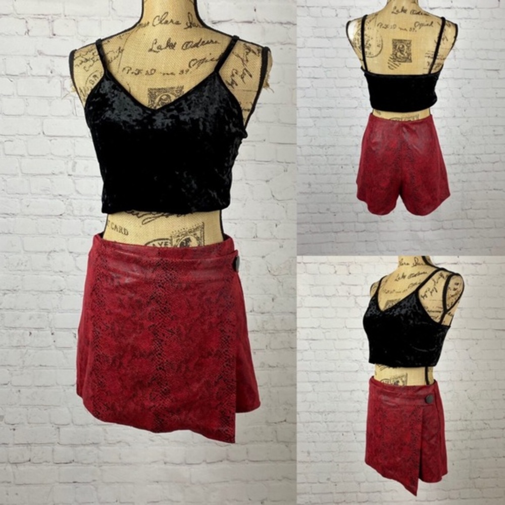 Haute Monde Reptile Print Stretchy Vegan Suede Mini Skort